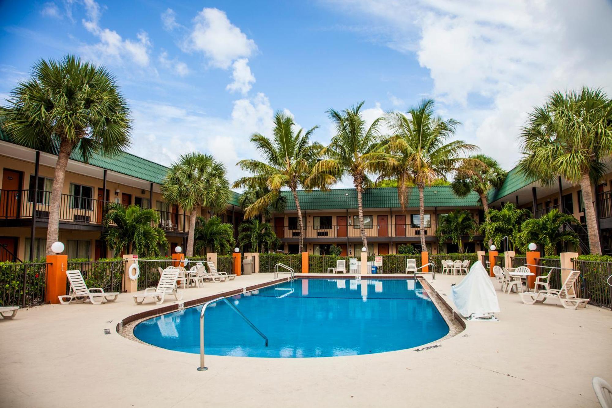 Super 8 By Wyndham North Palm Beach Dış mekan fotoğraf