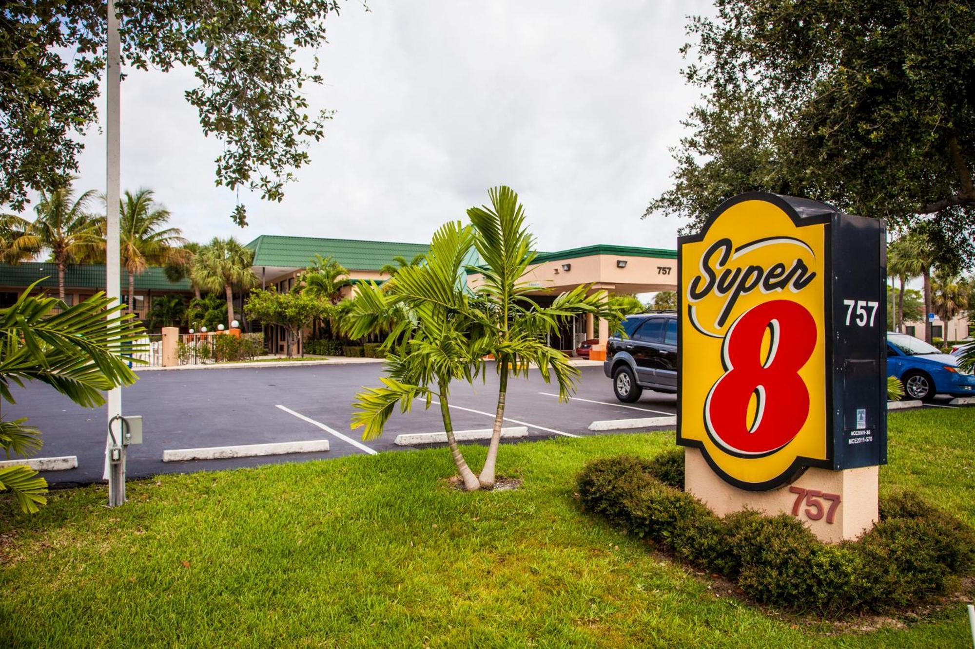 Super 8 By Wyndham North Palm Beach Dış mekan fotoğraf